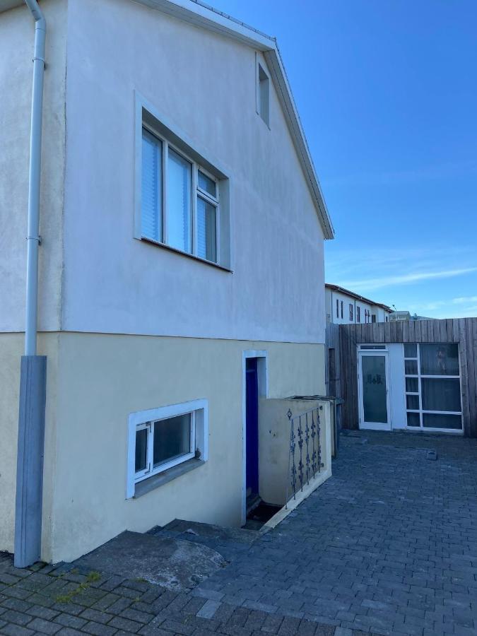 The Little Guesthouse Downtown - Keflavik Airport Exteriör bild