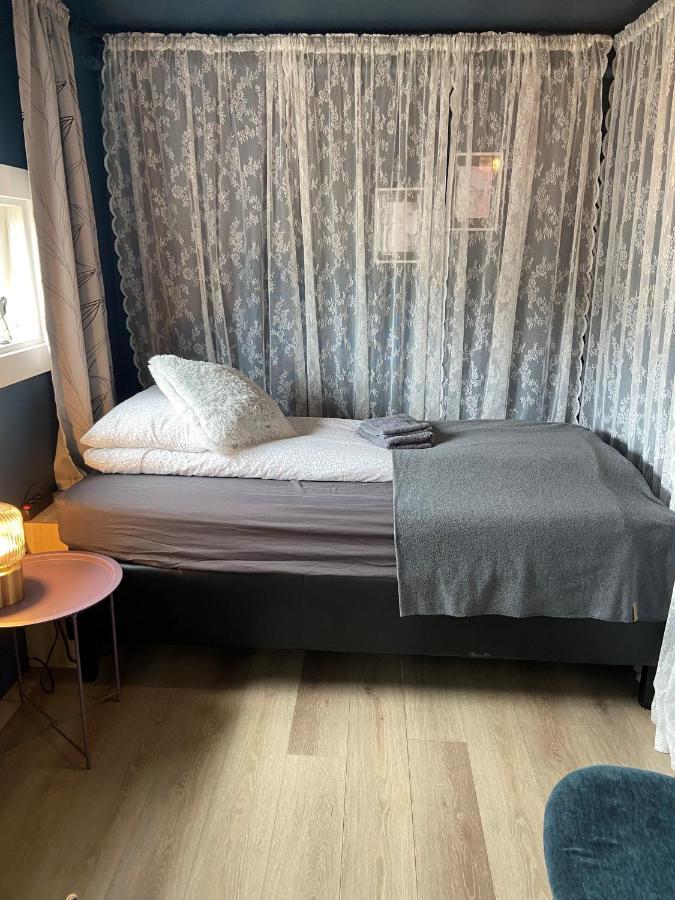 The Little Guesthouse Downtown - Keflavik Airport Exteriör bild