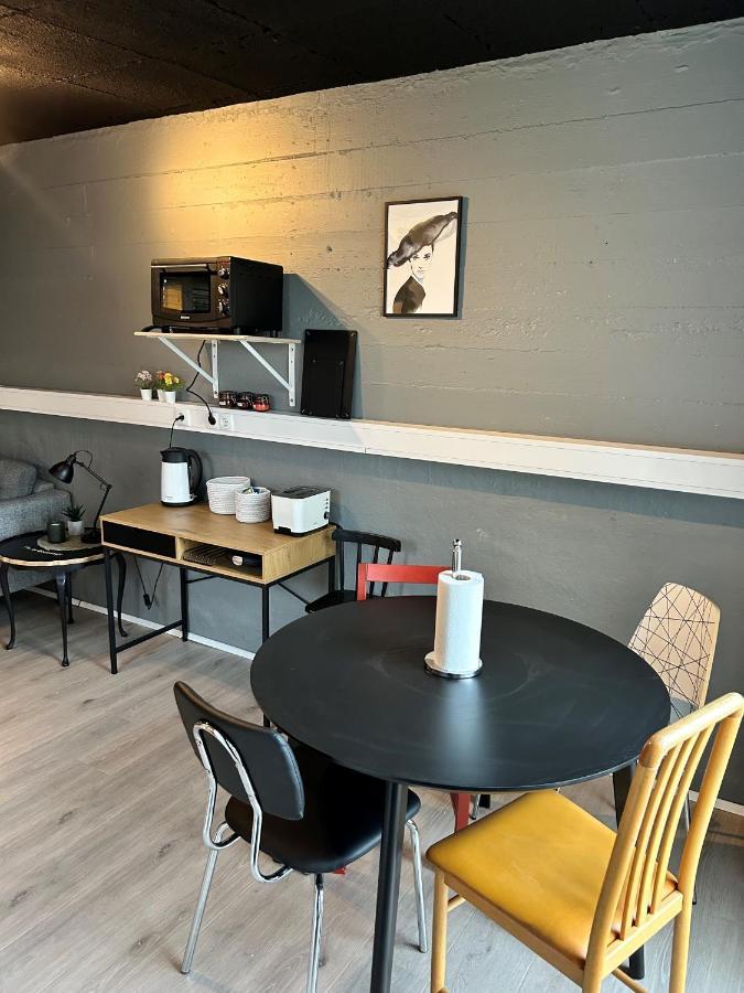 The Little Guesthouse Downtown - Keflavik Airport Exteriör bild