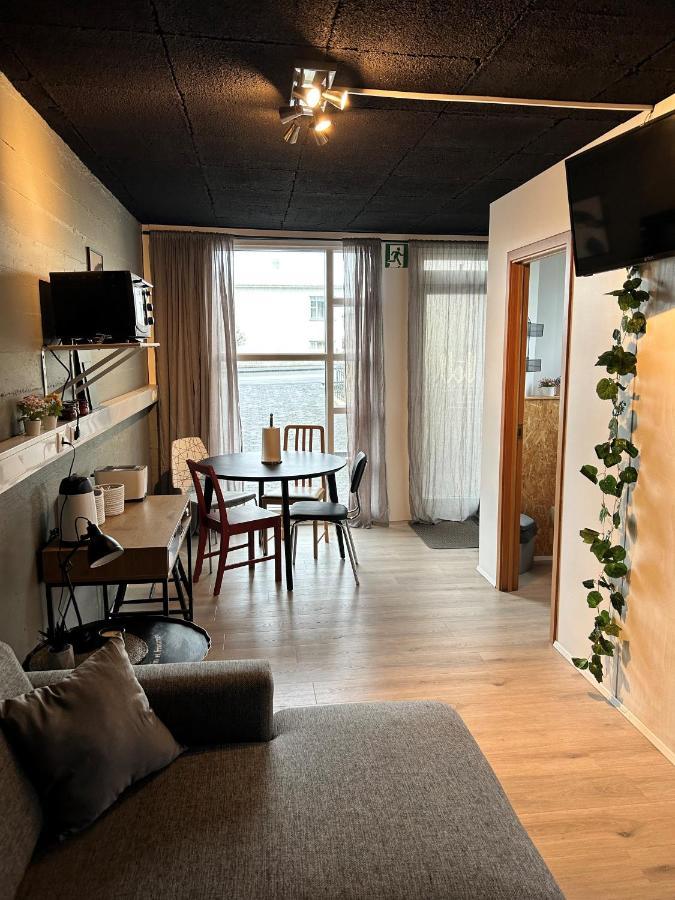 The Little Guesthouse Downtown - Keflavik Airport Exteriör bild